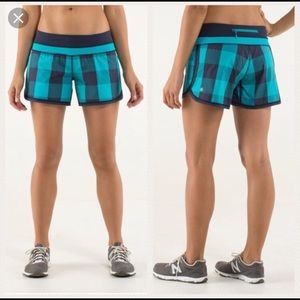 lululemon-groovy-run-short-2-way-stretch- 4